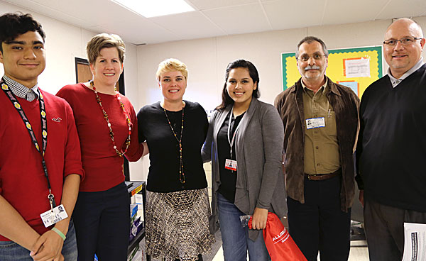 MacArthur-HS-Halliburton-Engineers-and-Scientists-Visits-10-Classes-Talk-About-STEM-46-B