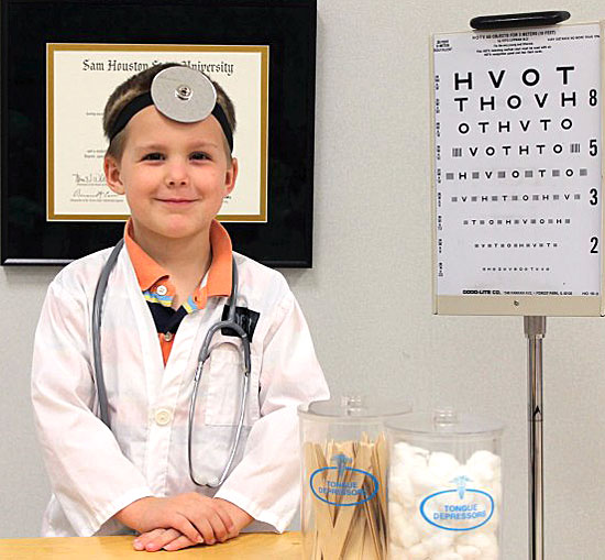 Hinojosa-ECPK-Student-Dressed-as-Doctor-Image-3